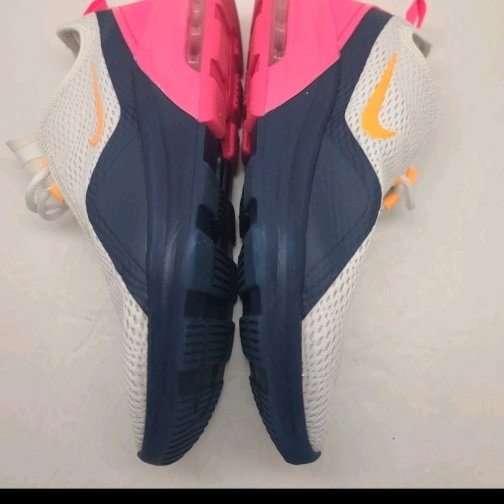 Nike Women's Air Max Motion 2 in White, Pink, and Navy Size 10 - Picture 5 of 9